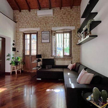 Civico 24 Apartment Cremona Bagian luar foto