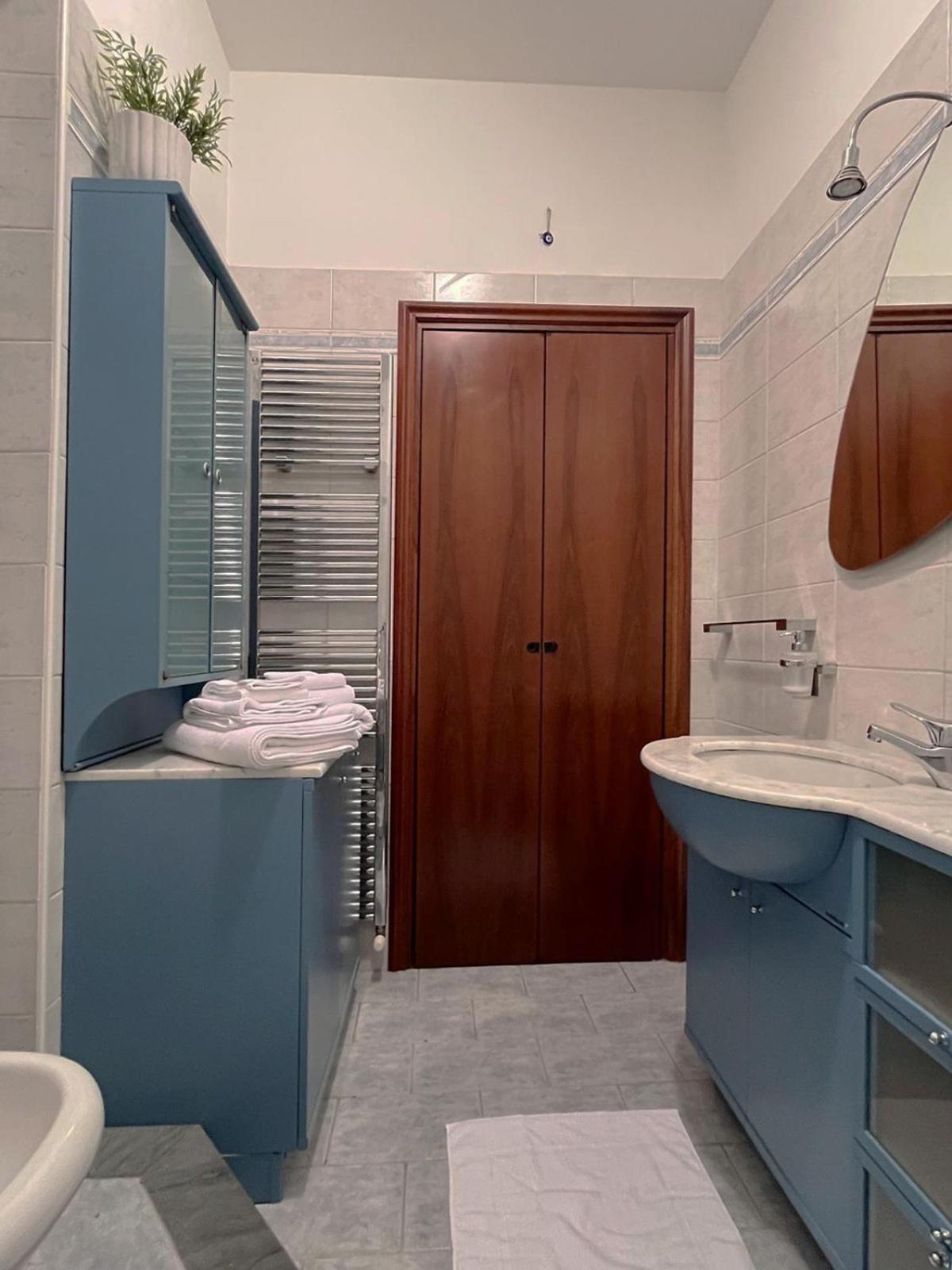 Civico 24 Apartment Cremona Bagian luar foto